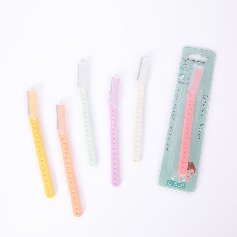 Ögonbrynstrimmerrakapparat med precisionsskydd